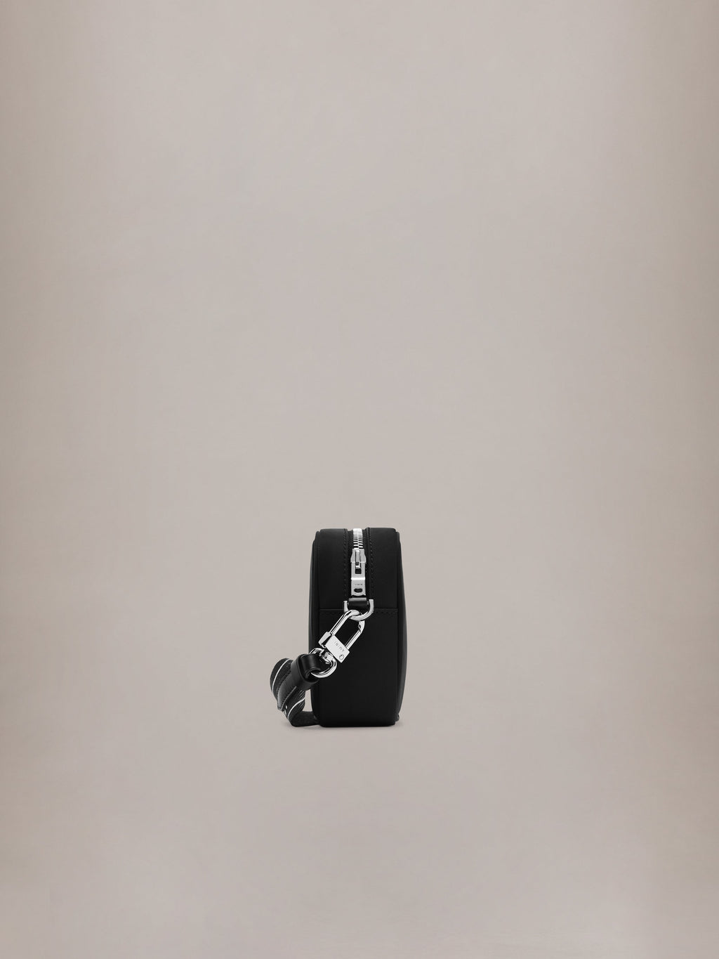 ARTS DISTRICT CAMERA CASE - Black