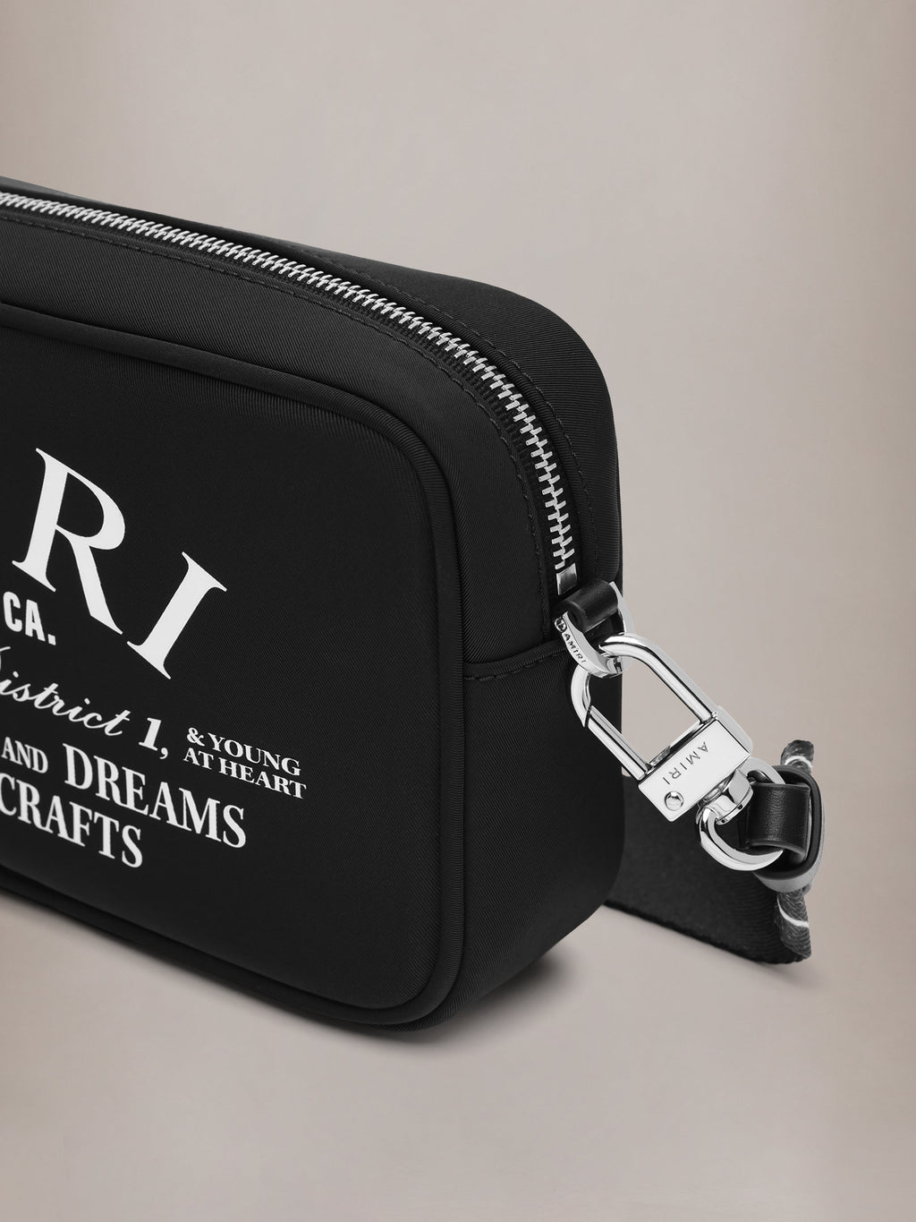 ARTS DISTRICT CAMERA CASE - Black