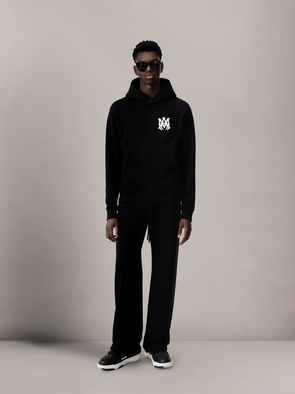 MA CORE LOGO HOODIE - Black