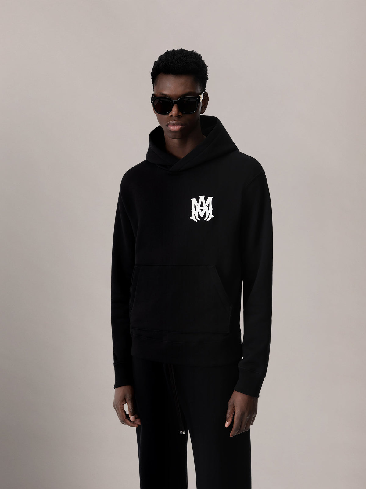 MA CORE LOGO HOODIE - Black